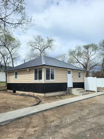 Salmon Bench Home w/ hot tub