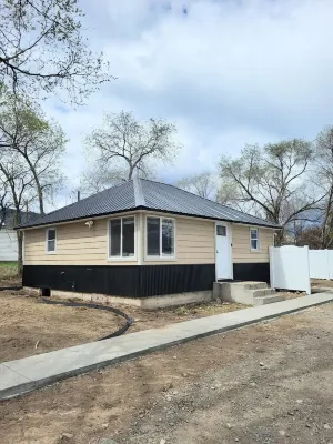 Salmon Bench Home w/ hot tub
