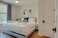 Modern Oasis with Rooftop Terrace - Stylish Urban Retreat Hotels in Berry Hill