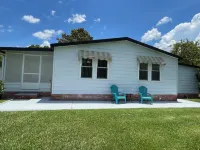 Enclosed Lanai and Golf Course Access - Charming Florida Retreat