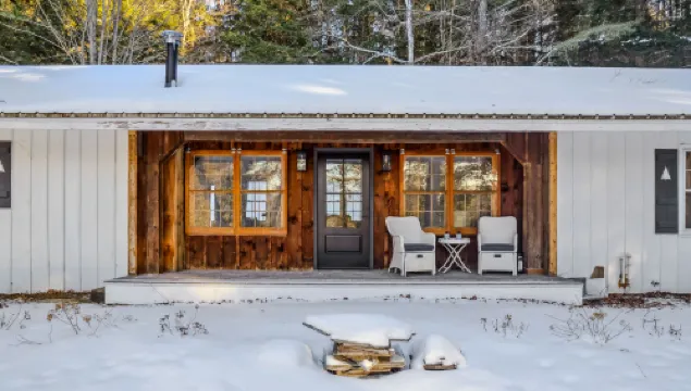 Expansive Nature Trails and Cozy Fireplace - Charming Serene Retreat