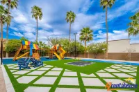 Luxury Oasis with Custom Pool and Sports Courts - Exquisite Palm Paradise