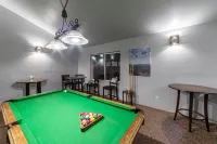 Ski-in/Ski-Out Access and Cozy Fireplace - Inviting Mountain Retreat