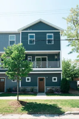 Lakescape | Modern 3BD Townhome |Downtown|Wineries Hotels in Traverse City