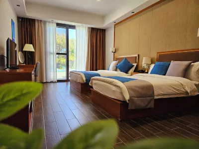 The Waterfront Oasis Hotel a 