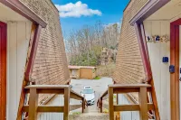 Cute condo with deck & fireplace - snowbird-friendly