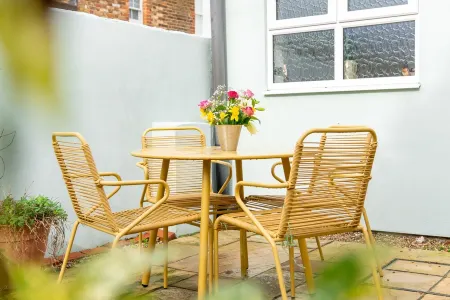 Corner Pin Cottage, stunning house..right in the heart of Whitstable Отели в г. Уайтстейбл