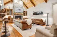 Mountain Modern Escape with Hot Tub and Game Room - Stunning Retreat