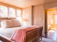 Harborside Pool, Dining, and Full Marina Access - Charming Waterfront Oasis Hotels in Pamlico County
