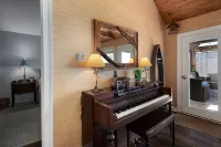 Breathtaking Mountain Views and Outdoor Oasis - Charming Hideaway