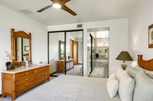 Third floor condo with ocean views, pool and hot tub access, and golf nearby Hotels in Puako