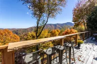 Mountain Views and Hot Tub - Cozy Upscale Cabin Retreat