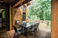 Ski Shuttle, Spacious Patio and Cozy Kitchen - Stunning Mountain Haven Hotels in Boyne Valley Township