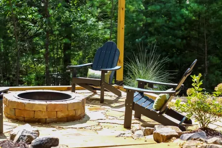 Dog-friendly cabin with covered porch, patio, firepit, fireplace, & grill