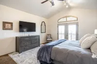 Secluded Haven - Panoramic Views, High-Speed WiFi