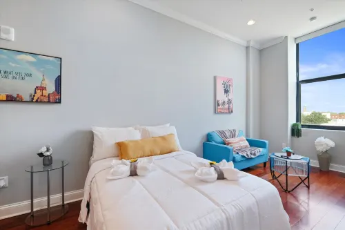 Rooftop Pool and Free WiFi - Stylish Modern Escape