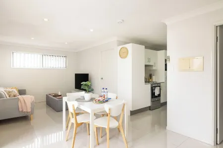 Smart Suites Self Check-in Apartments - 18 Darnley Отели в г. Rocklea