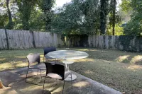 Spacious Duplex with Fenced Backyard and Modern Comforts - Charming Retreat Hotel a Redan