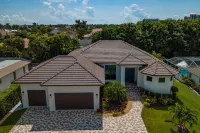 Tropical Getaway with Heated Saltwater Pool and Outdoor Amenities - Stunning Retreat