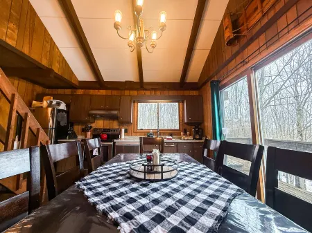Mountain Top Chalet ~ A/C & Close to Rec Trails!