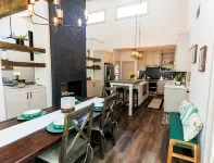 Tranquil Hideaway - Historic, Game room, Fireplace, Oasis Hotels in Lubbock