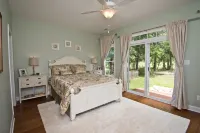 Golf Course Views and Outdoor Oasis - Charming Family Retreat