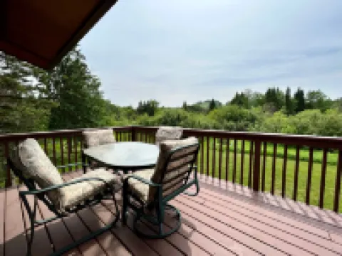 Breathtaking Mountain Views and Cozy Fireplace - Charming Retreat