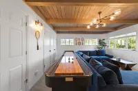 Direct Beach Access and Spacious Living - Beautiful Coastal Retreat Hotels in Whatcom County