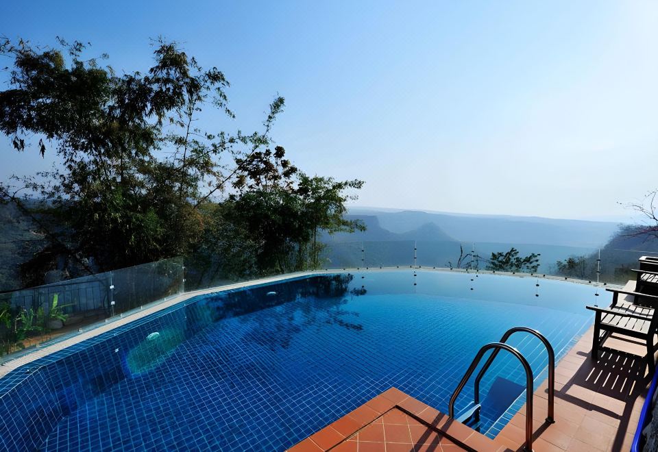 Crest Villa Mansion - Housity