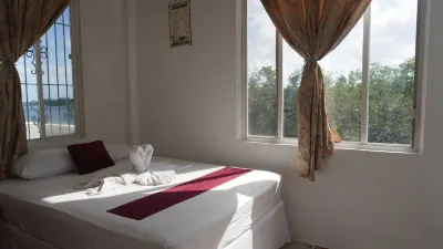 See Belize Waterside Sea View 2-Bedroom Apartment w Balcony, Pool & Deck 2nd FL