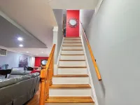 Modern 2-floor, 3-bedroom apartment 20 minutes from Manhattan. Hotels in West New York