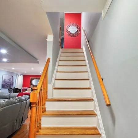 Modern 2-floor, 3-bedroom apartment 20 minutes from Manhattan.