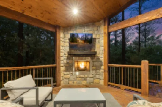 Mountain Cabin Retreat - Pool Table, Private Hot Tub, Views