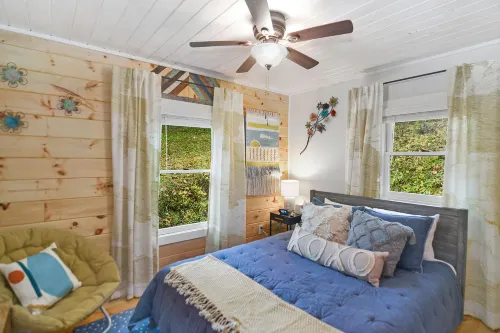 Stunning Retreat - Mountain Views, Hot Tub, Firepit Hotels in East Ellijay
