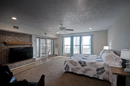 Water Access  6Br/3BA w/ Porches & Room for 14