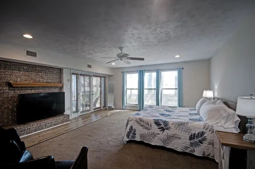 Water Access  6Br/3BA w/ Porches & Room for 14