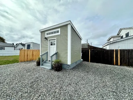 Premier, modern, fully renovated, Beach home...stroll to the beach in 3 minutes!