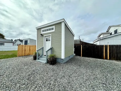 Premier, modern, fully renovated, Beach home...stroll to the beach in 3 minutes!