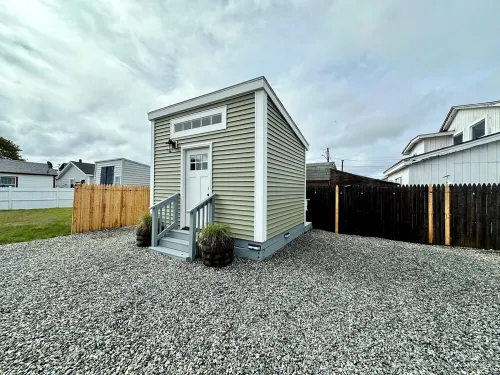 Premier, modern, fully renovated, Beach home...stroll to the beach in 3 minutes!
