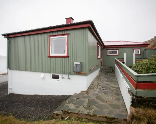 2Br Home with Sea Views and Parking - Tórshavn Hotels in Argir