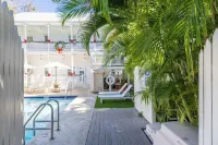 The Key West Hotel - Private Pool