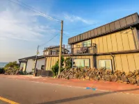 Jeju Kkot Hyang gi Badasori Pension 思索の庭園周辺のホテル