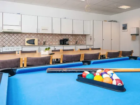 Great Cabin in Camping Resort Отели в г. Обенро