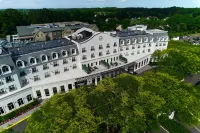 The Chateau Grande Hotel - Parking