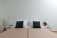 Marina Beachfront Apartment by Konnect, Ipsos - Apartments