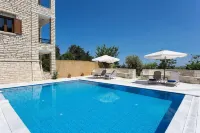 Peacefull Stone-Built Villa - Villas
