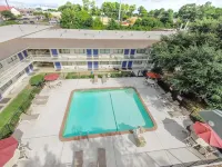 Motel 6 Huntsville, TX - Pools