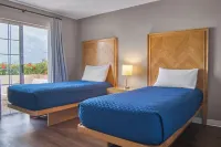 St George's Club Hotel dekat Somers Garden