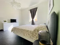 GuestHost - Cosy Flat with Sea View Balcony