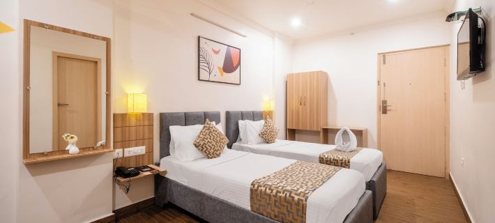 Hotel Seasons Inn โรงแรมในเนลลอร์